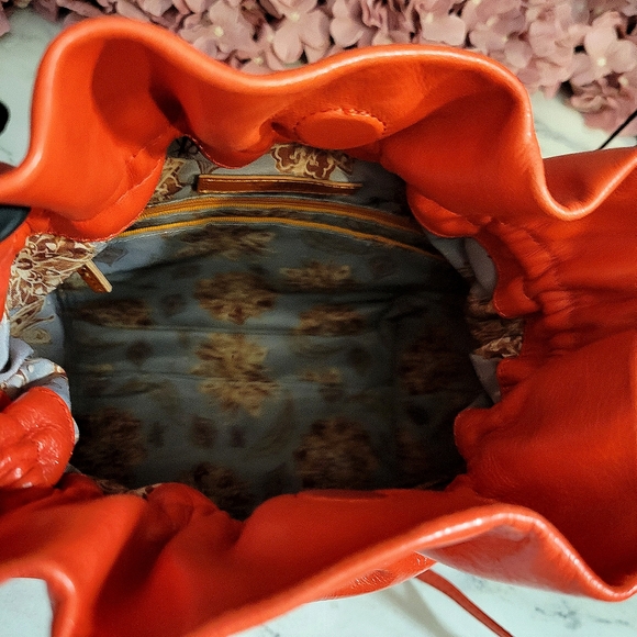 HOBO 'Prose' Orangish/Red Cinched Top Leather Crossbody & Shoulder Purse - Picture 3 of 11